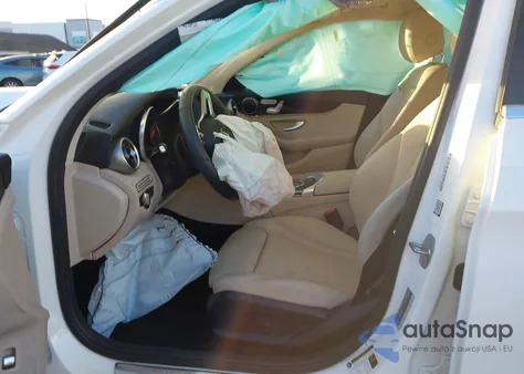 2019 Mercedes-Benz C 300 z USA, uszkodzony, nr VIN WDDWF8DB8KR483163